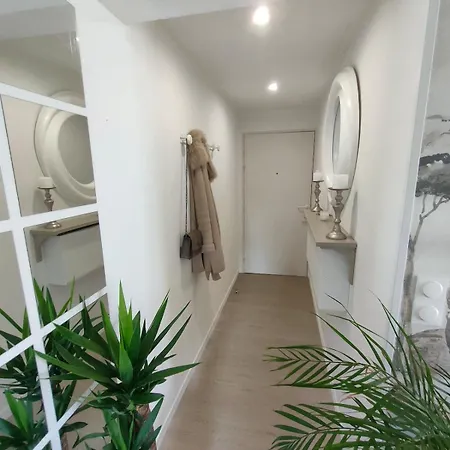 Le Doux Viking, Balcon & Parking Prive Proche Zenith דירה קאין