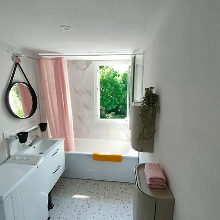 Le Doux Viking, Balcon & Parking Prive Proche Zenith דירה קאין