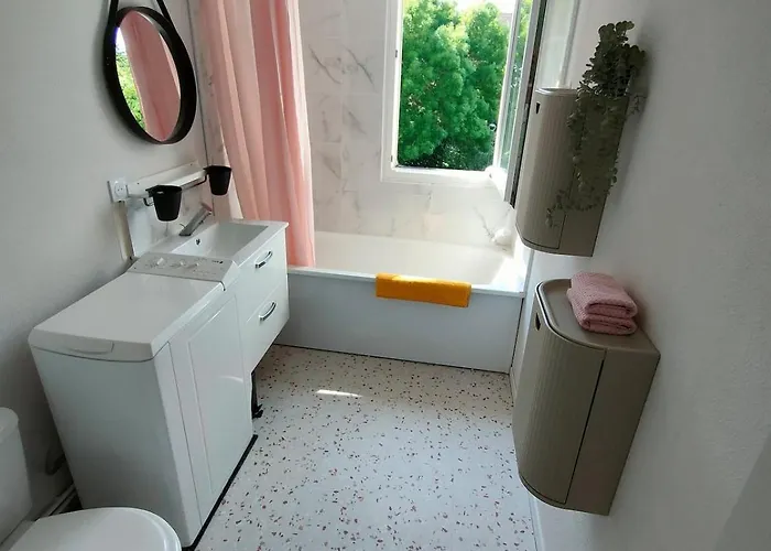 Apartment Le Doux Viking, Balcon & Parking Prive Proche Zenith Caen